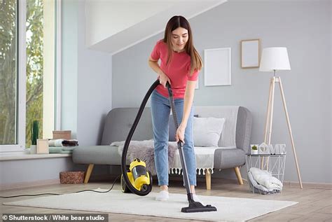 The Common Cleaning Habit Women Have That Most Men Cant Relate To