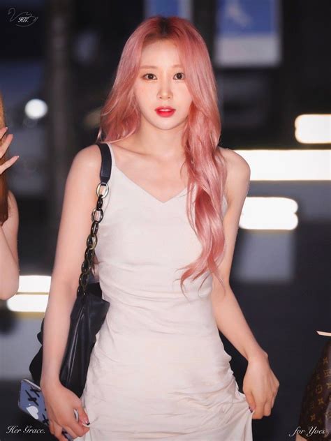 Yves Loona 220719 Pink Hair Icon Fansite Hergrace0524 Loona Meets Dj