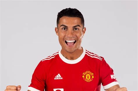 Cristiano Ronaldo Reacts To His Manchester United Shirt Number