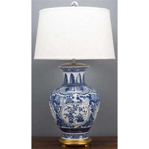Oriental lamps have provided an elegant decorative accent in tastefully decorated homes in europe & north america since the 1800's. BLUE AND WHITE ORIENTAL CLASSIC LAMP WITH VASE MOTIF and ...
