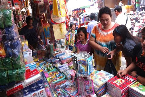 Nyaman untuk menyimpan dan mengakses,3. Pedagang Alat Tulis Panen Jelang Tahun Ajaran Baru ...