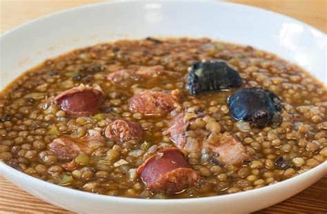 En casa, suelo hacer muchas más lentejas de las que nos comemos en un día. Receta de lentejas con chorizo paso a paso - Comedera.Com