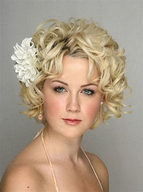 Here are some examples of best 30 sophisticated curly hairstyles for short hair. Wedding Hairstyles for Short Hair with Veil - Best Bridal ...