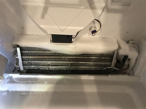 Ge explains how if the food at the bottom of your fridge keeps freezing, it could simply be because your fridge isn't fully packed. PFE28KSKKSS GE Refrigerator Fresh Food Freezing ...