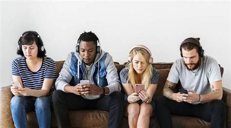 People Listening To Music On Their Phone Premium Image By Rawpixel