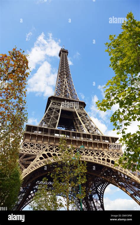 La Tour Eiffel Est Le Symbole De Paris France Photo Stock Alamy