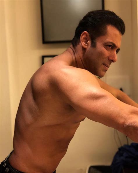 Salman Khans Latest Shirtless Pic Shows He Is Still As Fit In 2019 As He Was During The 90s