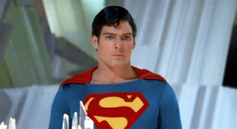 The Flash Muestra Al Superman De Christopher Reeve En Nuevo Video