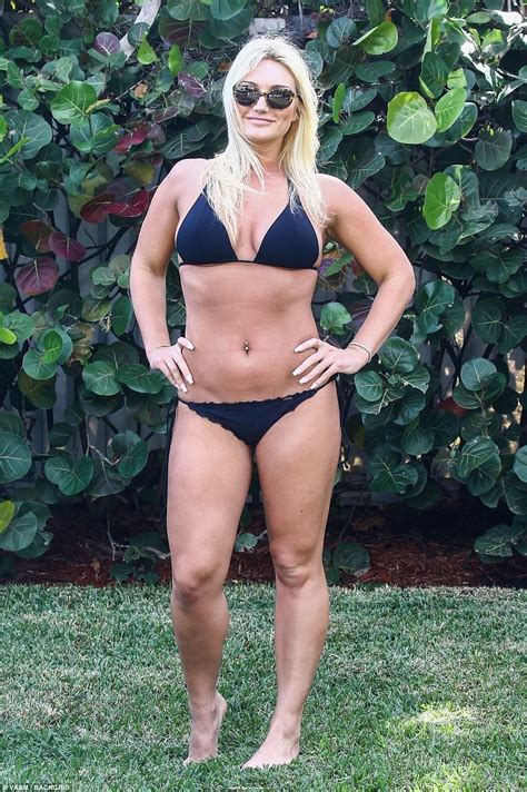 Brooke Hogan Looks Slender In Black Bikini Daily Mail Online