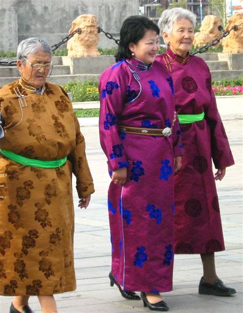 A Deel Mongolian дээл Teːɮ Is The Traditional Clothing Commonly Worn For Many Centuries
