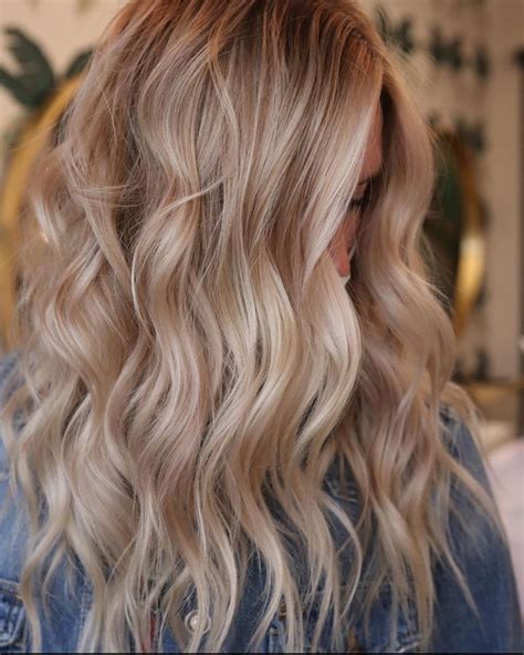 hairstyle trends 2021 female wavy haircut