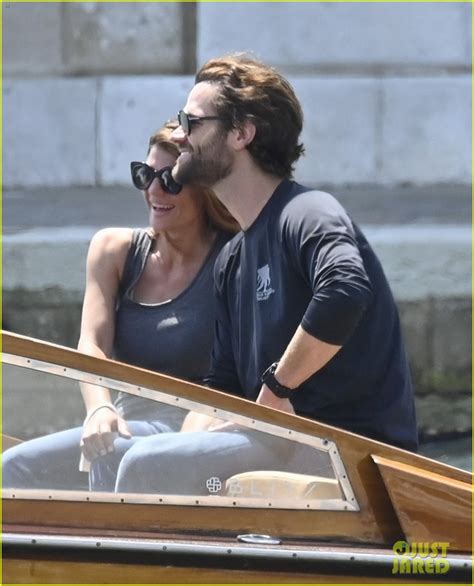 Jared Padalecki And Wife Genevieve Go For Boat Ride Through The Venice Canals Photo 4592517