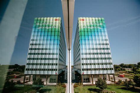 A Wrapped Twelve Story Building 3m Headquarters Made It Happen