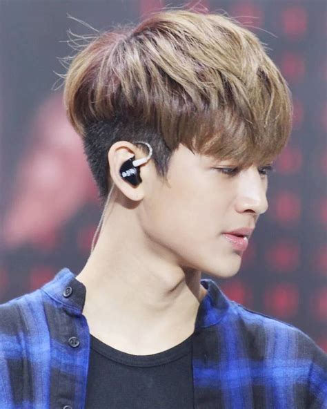 Rambut dicukur pendek dan rapi pendek di sisi samping dan di. Potongan Rambut Haircut Two Block - bpatello