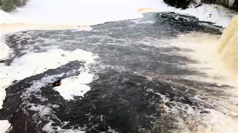 Michigan's adventure travel expert, byron goggin visits the tahquamenon falls in the winter for this weeks pure michigan minute. Tahquamenon Falls Winter Tubing - YouTube