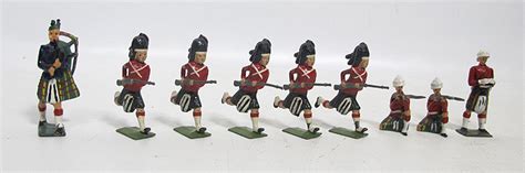 Set Of 9 Old Lead Britains Toy Soldier Scottish Highlander Infantry