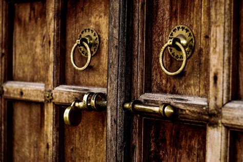 Free Photo Brown Wooden Door With Locks Close Up Door Door Handle