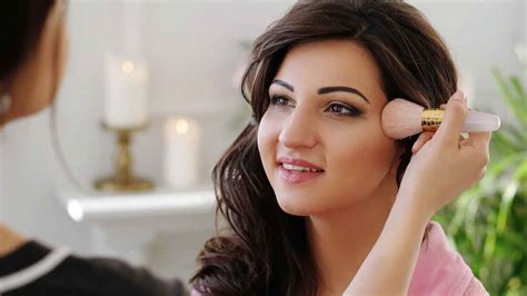 How To Find The Best Makeup Artist For Your Wedding Herzindagi