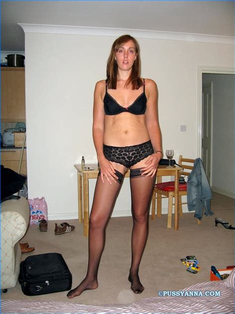 Everyday amateur damsels having quickie pummels at home. Beauty naked wives in black stockings | Amateur photo
