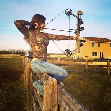 Pin By On Archery Babes Hunting Girls Archery Girl Bow Hunting Women