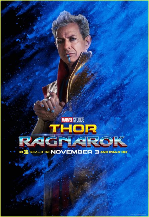 Chris Hemsworths Bulging Muscles Are On Display In Thor Ragnarok