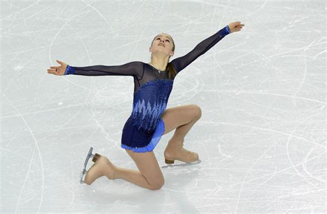 Manual Resize Of Wallpaper Look Ice Hands Figure Skating Russia