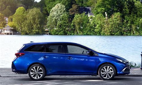 The armoured limousine is powered by a 4.4 litre v8 engine developed by nami, with a 6.6 litre v12. Toyota Auris E180 (2012): Preis