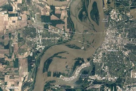 Before And After Satellite Photos Of The Mississippi Flood In Memphis