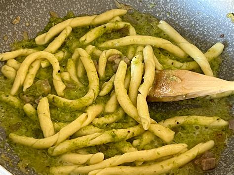 Le Busiate Trapanesi Al Pesto Di Pistacchi E Guanciale