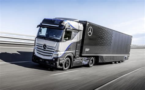 Daimler Trucks Begins Rigorous Testing Of Its Fuel Cell Truck Green