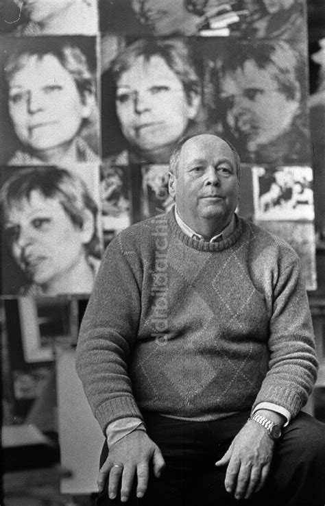 Berlin Maler Professor Walter Womacka In Seinem Atelier In Berlin Auf
