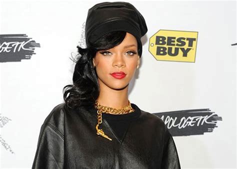 Rihanna Back In Recording Studio For Eighth Album