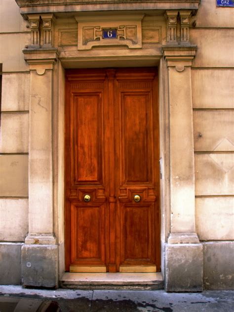 Taille d'une porte d'entrée à neuf. Paris XV: Porte d'entrée d'immeuble