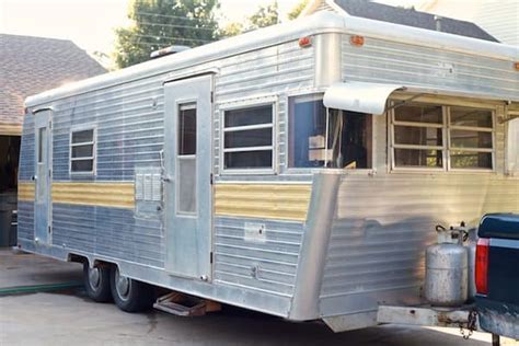 I love camping, and i spend almost all my free time camping or building toys for camping. Vintage Camper turned Glamper - DIY Renovation - The Noshery