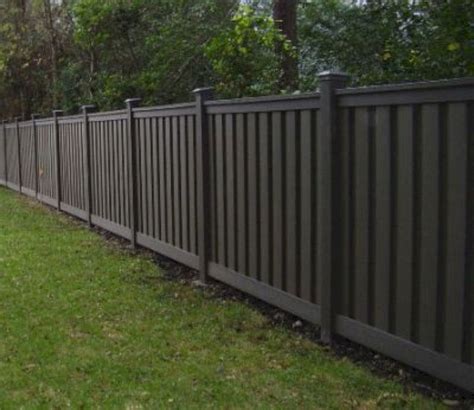 It could also be made to fit a country chic décor with some chalk paint. 40+ Lovely DIY Privacy Fence Ideas - Page 30 of 30