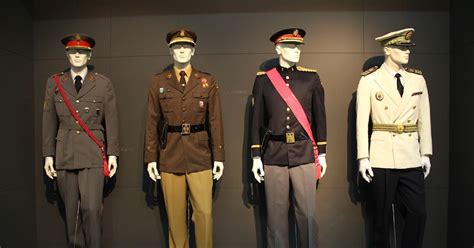 Una Historia De La Policía Nacional Uniformes Policiales 1943 1986