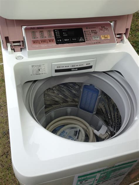 Washing machine, laundry machine）は、洗濯に用いられる機械。 世界では、歴史的に見ると「洗濯機」と言っても、様々な動力源のものを指してきた経緯がある。日本では、昭和以降「電気洗濯機」しか販売されていないので、単に「洗濯機」と言うと、事実上それを. 有名な 洗濯 機 柔軟 剤 投入 口 洗剤 - アマゾンブックのポスト