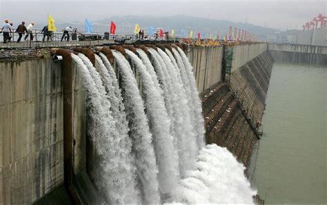 Chinas Three Gorges Dam Could Collapse Expert Warns