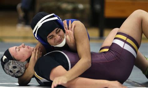 Girls Wrestling Gaining Hold At Milwaukee Hs As Sport Of