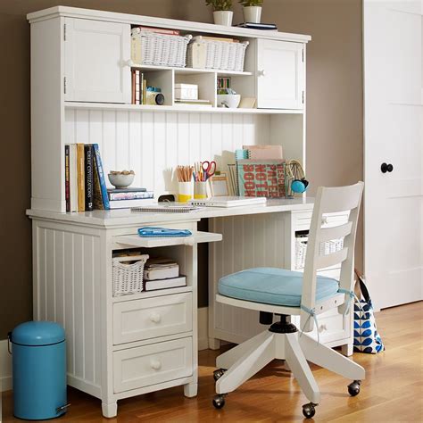 Get Accessible Furniture Ideas With Small Desks For