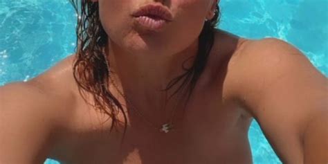 PHOTO Géraldine Lapalus pose complètement nue dans une piscine Petit