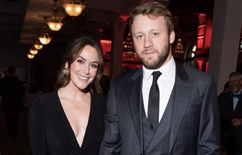 Tessa Virtue Confirms Shes Engaged To Leafs Player Morgan Rielly