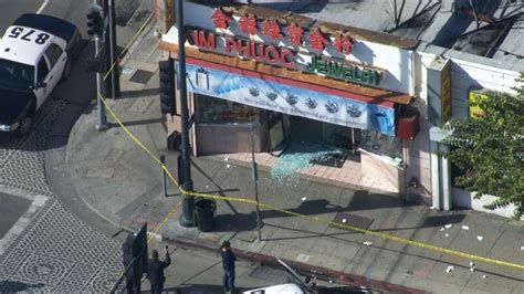 Security Guard Shot During Botched Robbery At Chinatown Jewelry Store