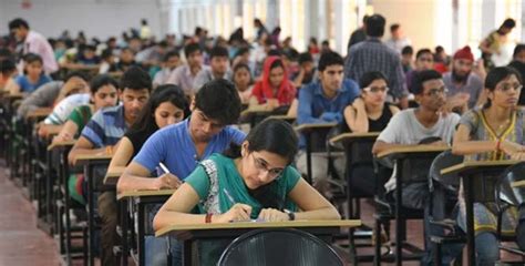 Neet Exam 2018 Cbse Issues Dress Code Neet परीक्षेसाठी ड्रेसकोड जारी शूज बेल्ट नको