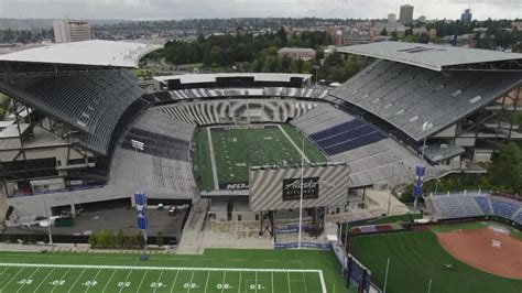 Seattles Husky Stadium Welcomes Back Football Fans After 645 Days