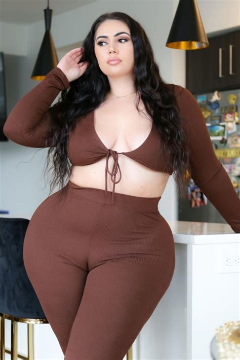 sammy02k instagram celebrity plus size model tik tok star