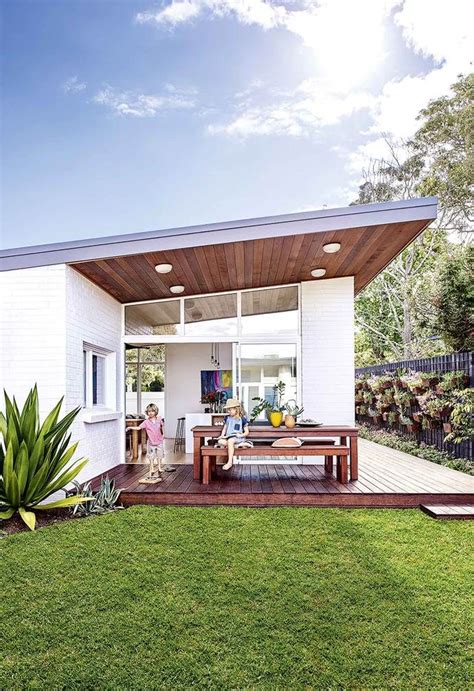 A Mid Century Weatherboard House Was Given A Retro Revamp House