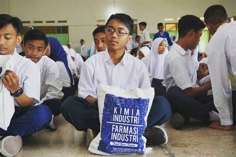 Website Smk Putra Indonesia Malang Smk Putra Indonesia Malang Sekolah Kimia Industri