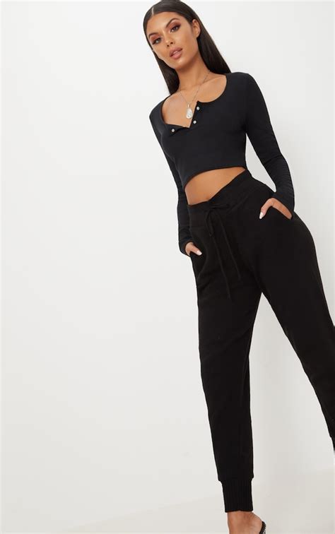 Black Rib Popper Front Long Sleeve Crop Top Prettylittlething