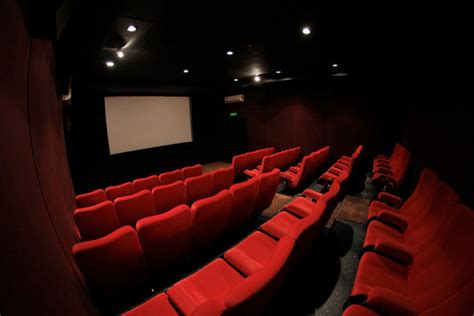 Bioskop cinema xxi dan studio 21 di yogyakarta terhadap kualitas pelayanan yang. 3 Bioskop Unik di Jakarta Ini Bisa Jadi Tempat Ngedate ...